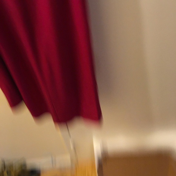 Elegant Red Sleeveless Dress - Picture 3 of 5